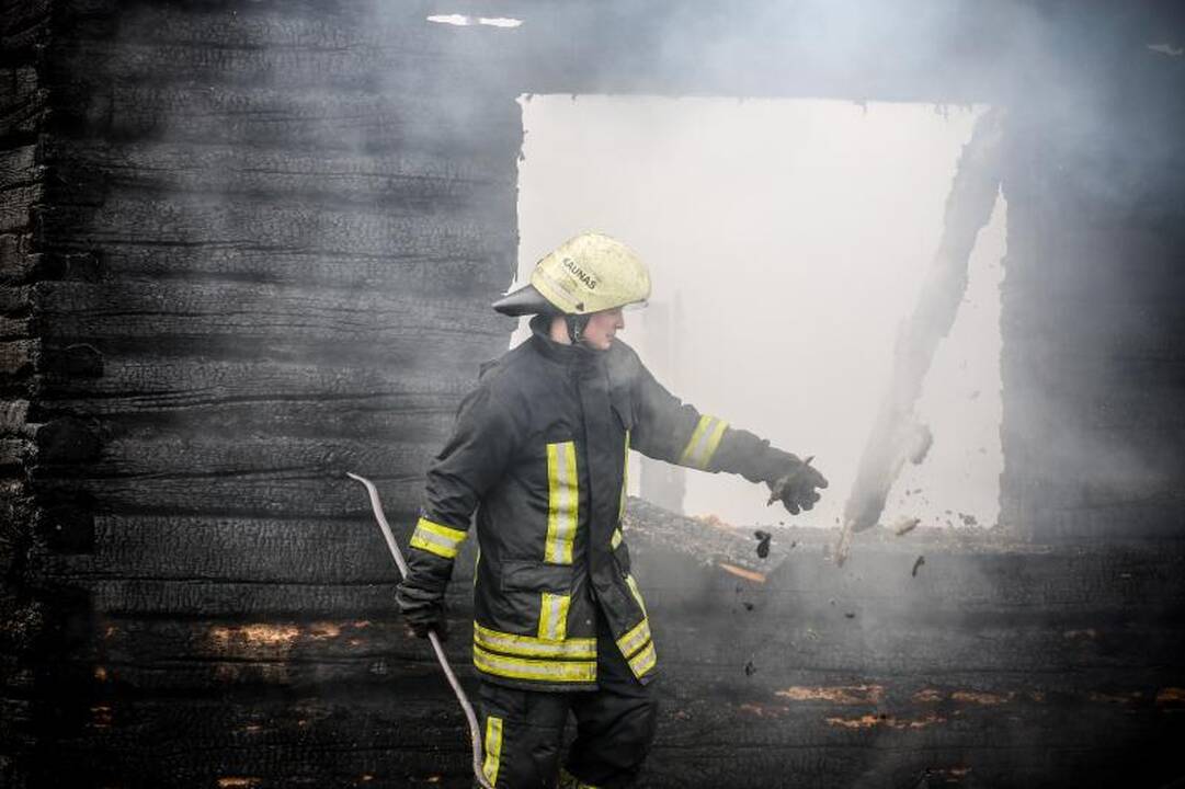 Gargžduose sudegė namas