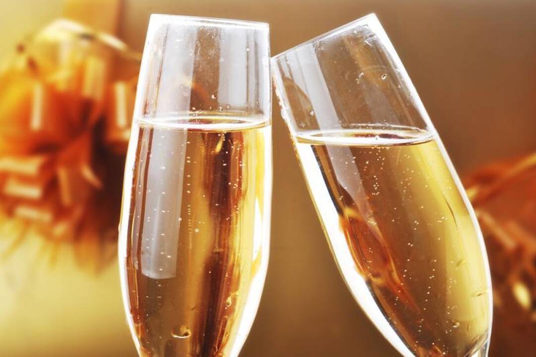 Atšauktas visiškas alkoholio reklamos draudimas