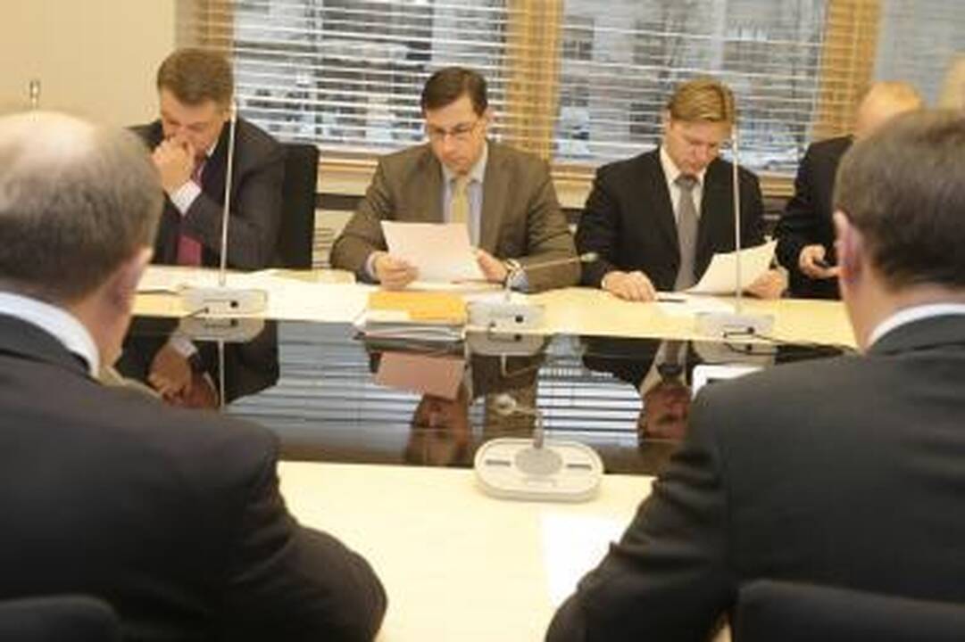 Vėl svarstys parlamentarų atlyginimus