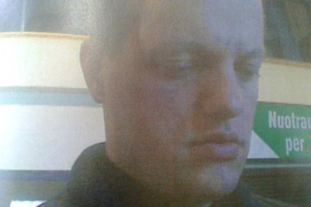 Policija ieško įtariamojo, pasinaudojusio svetima banko kortele