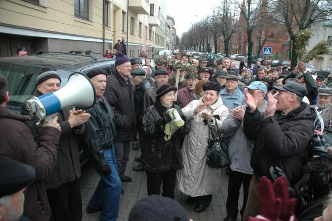 Pirtininkai sukilo prieš valdžią