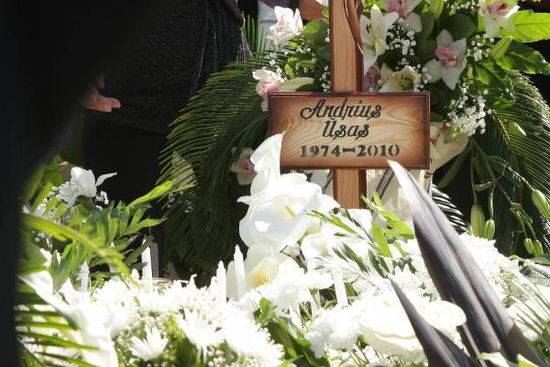 A.Ūsas palaidotas Zapyškio kapinėse, netoli Kauno (papildyta)