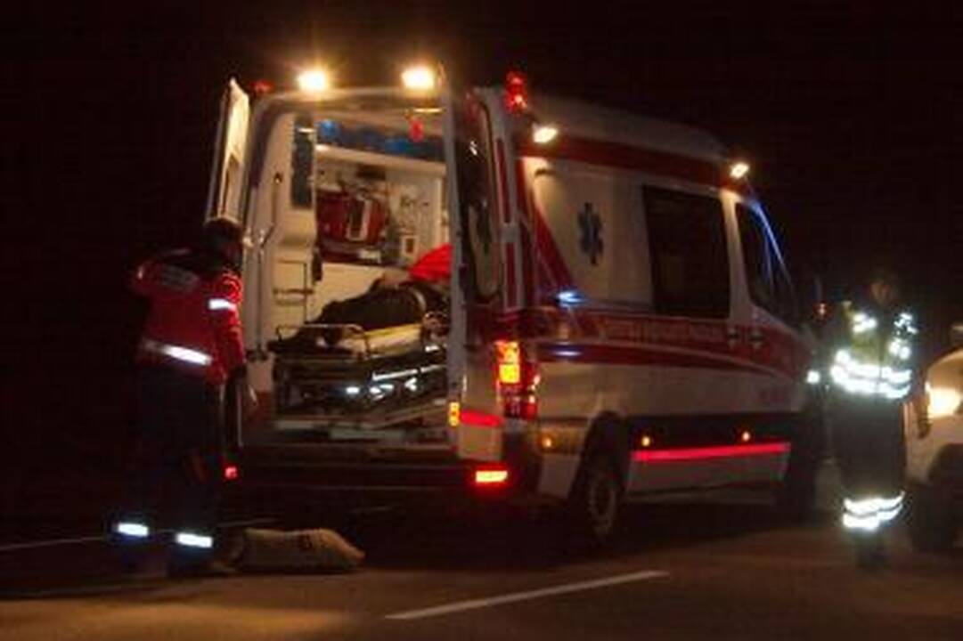Vilniuje, Savanorių pr. žiede, susidūrė troleibusas ir sunkvežimis (papildyta)
