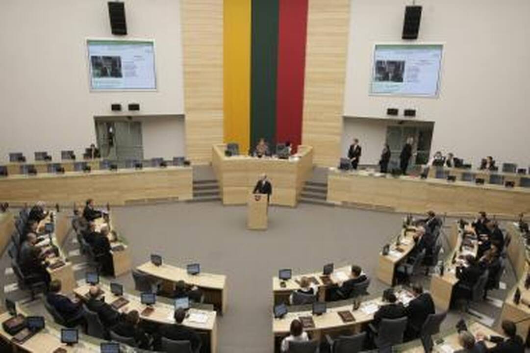 Sumažinti politikų atlyginimai