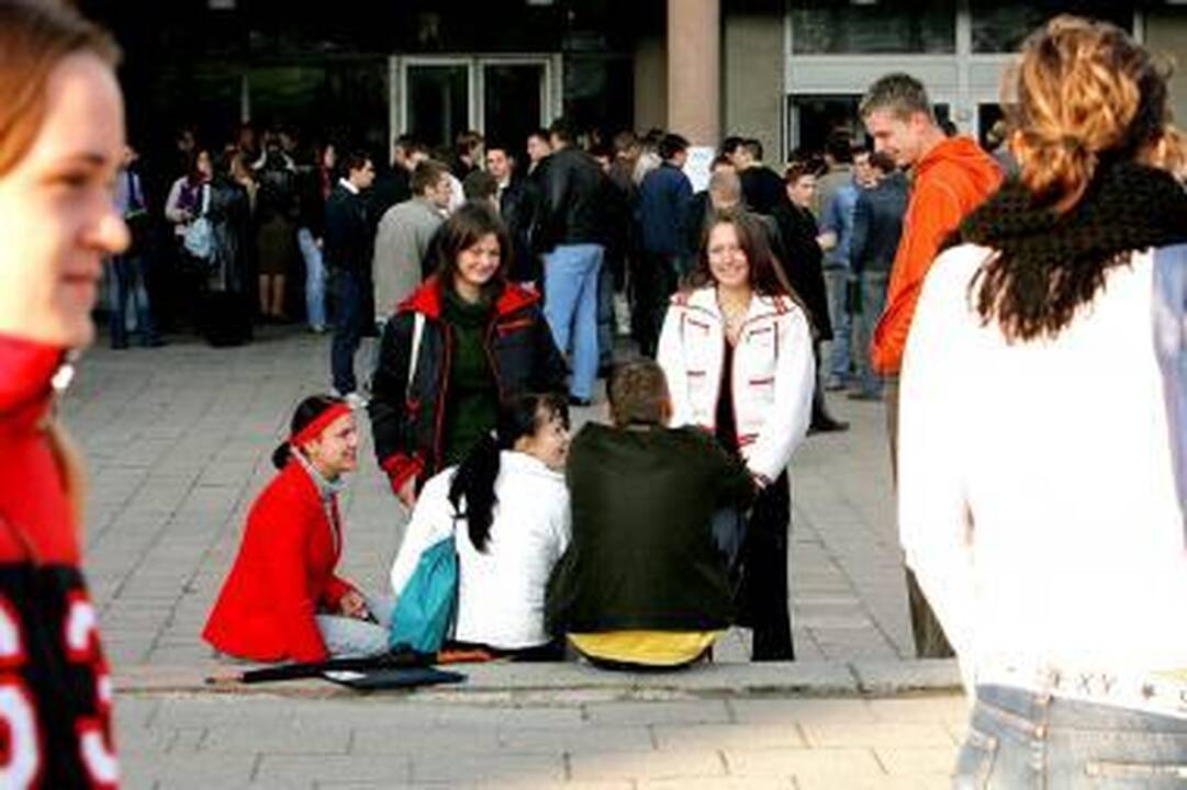 ISM bendradarbiaus su Škotijos universitetu Napier