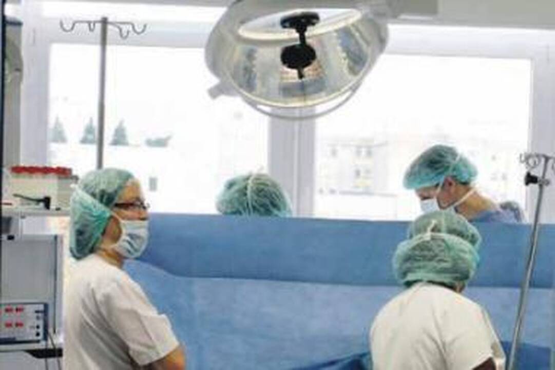 Gydytojų rezidentų algos mažinamos 10 proc.