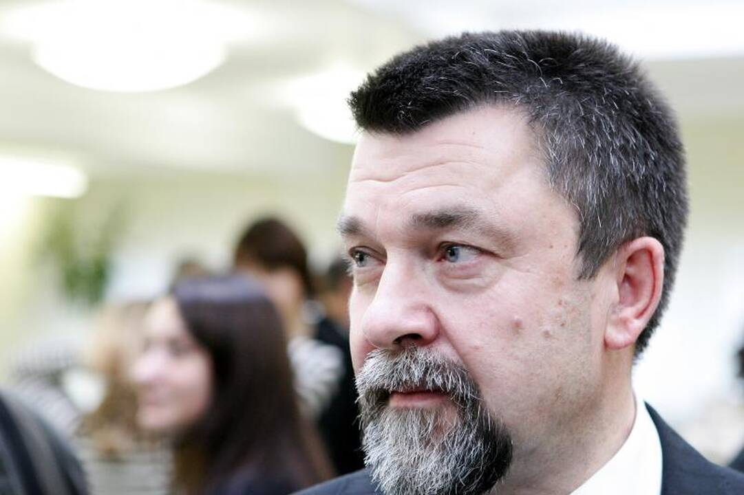 Išduotos Seimo narių žmonos: neleisk vyro gyventi atskirai