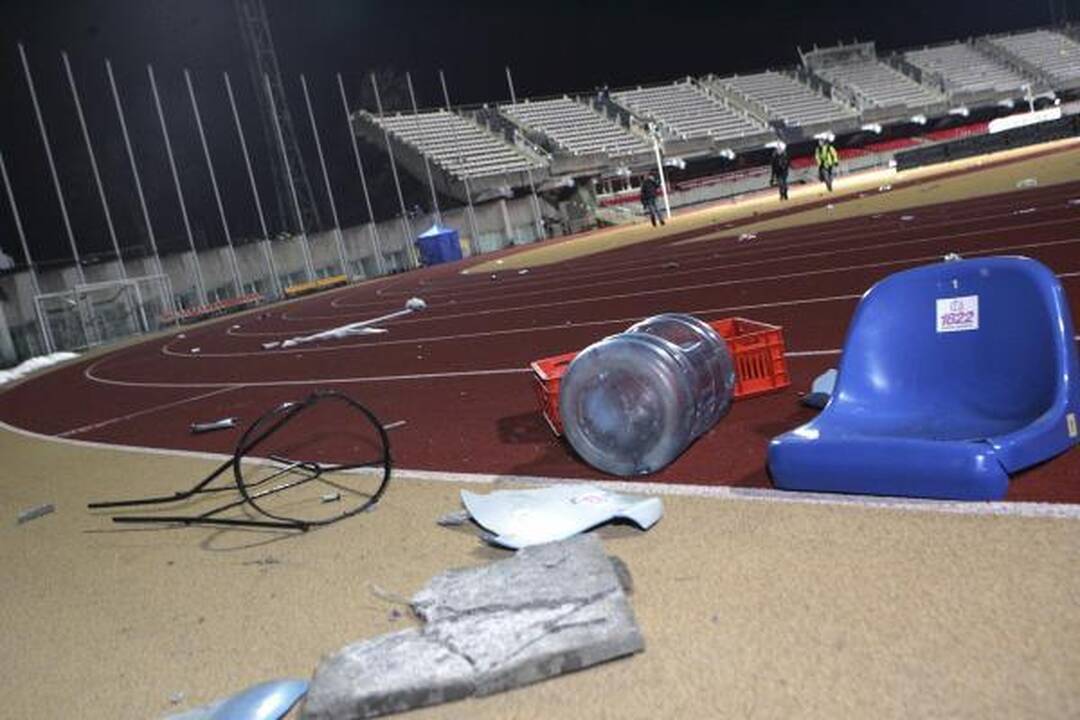 Lenkijos sirgaliai Kaune sulaužė pustrečio šimto stadiono kėdžių