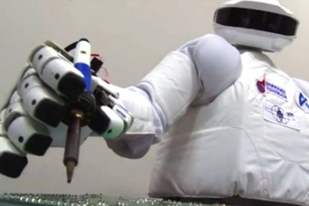 Geriausia dovana šiuolaikiniam vaikui – robotas?