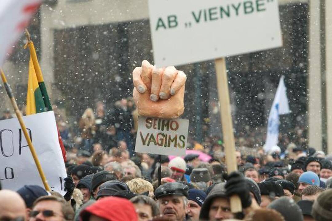 Prie Koncertų ir sporto rūmų riaušės neišvengiamos?