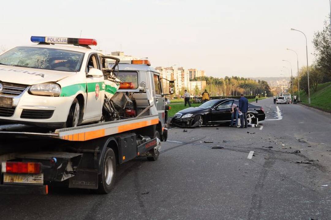Sulaikytas policijos automobilį su „Mercedes“ taranavęs vairuotojas