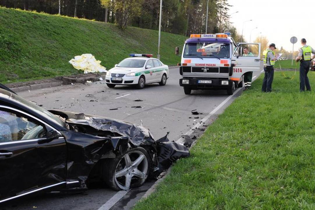 Sulaikytas policijos automobilį su „Mercedes“ taranavęs vairuotojas