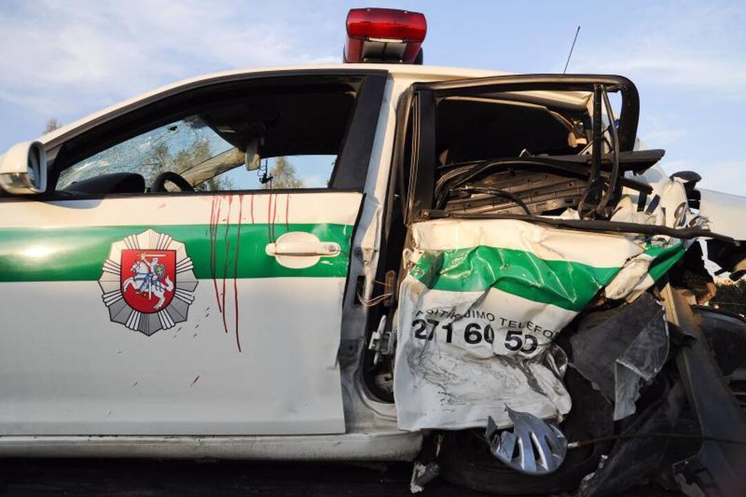 Sulaikytas policijos automobilį su „Mercedes“ taranavęs vairuotojas