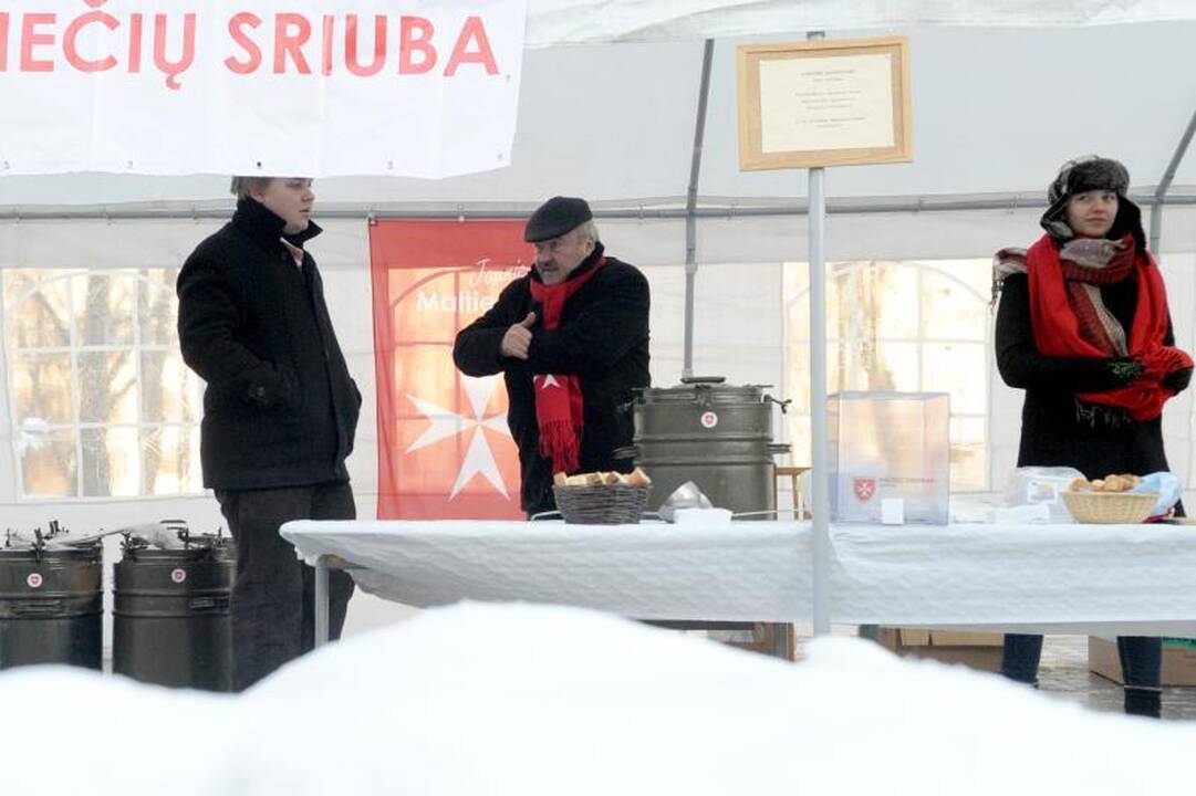 V. Adamkus: turime nepamiršti vienišų žmonių 