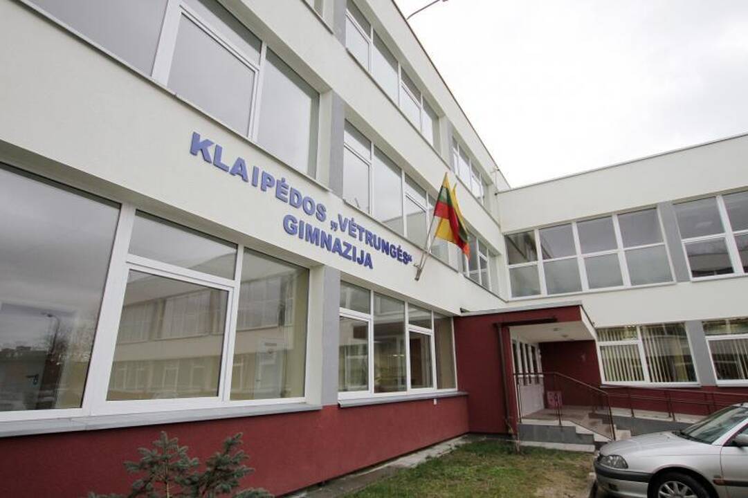 Sporto šventėje pasieniečiai varžėsi su gimnazistais