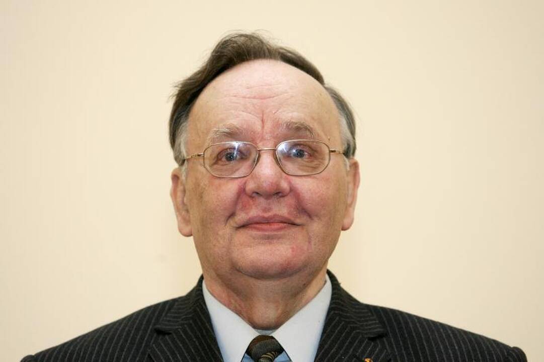 Mirė kalbininkas ir profesorius Aleksas Girdenis