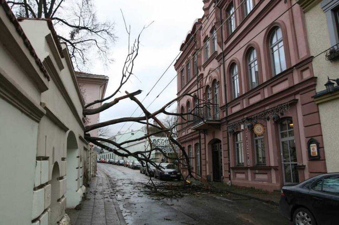 Lietuvoje elektros neturi apie 2 tūkst. vartotojų