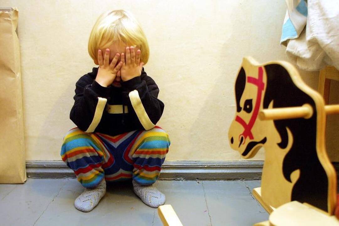 Vaikai įtariami sunkiai sužaloję berniuką