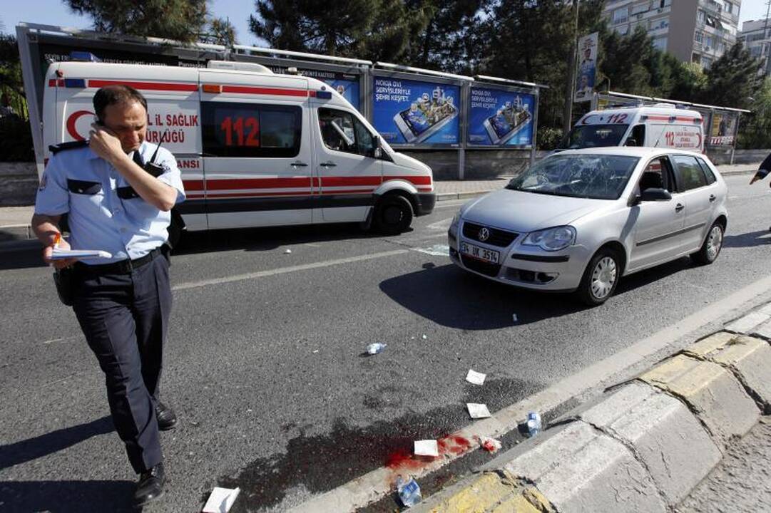 Irake sprogus dviem užminuotiems automobiliams, žuvo mažiausiai 25 žmonės