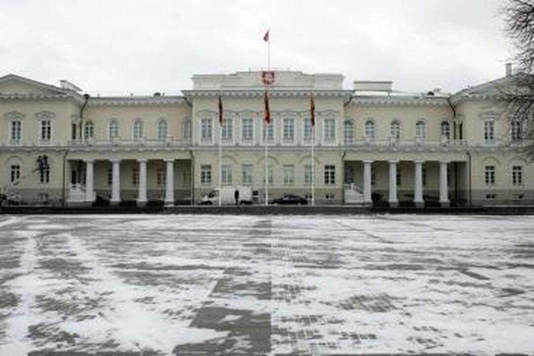Prezidentūrai stinga mašinų 