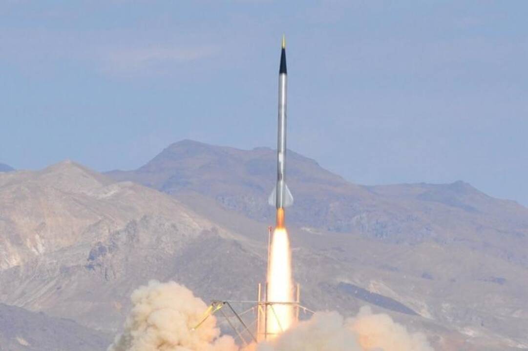 Irane išbandyta patobulinta balistinė raketa