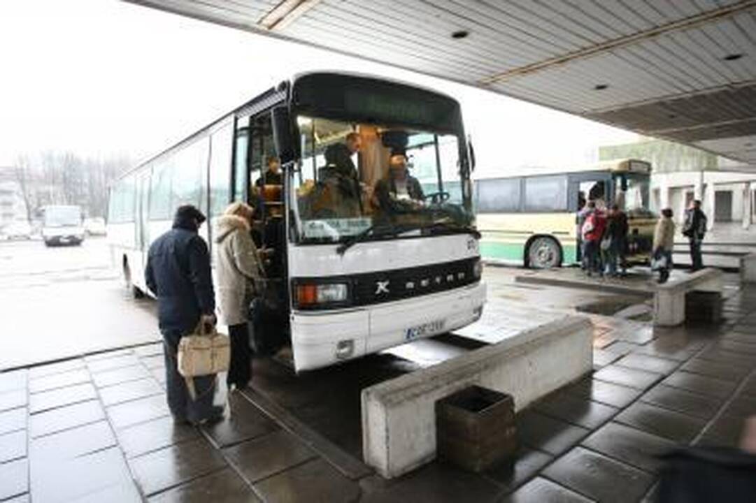 Vežėjai prieš šventes pabrangino autobusų bilietus