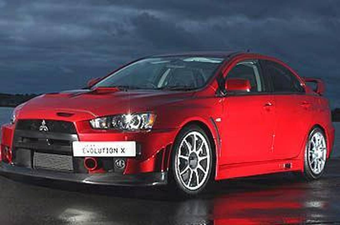 „Mitsubishi Lancer" - 400 „arklių"