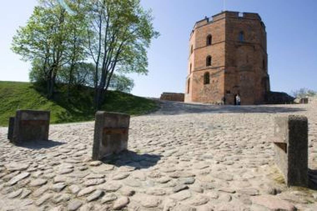 Gedimino kalną baigs tvarkyti kitąmet, nes nežino, ką daryti su bunkeriais 