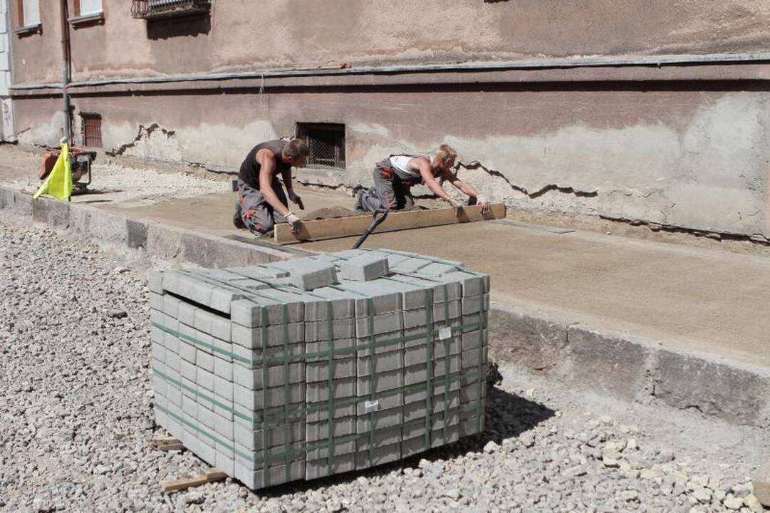 J.Janonio gatvėje pradėta kloti šaligatvius