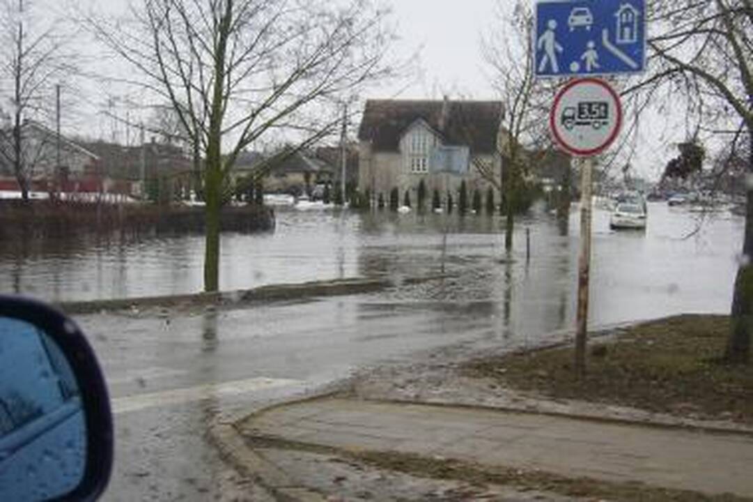 Kelyje į Rusnę jau 65 cm vandens (atnaujinta)