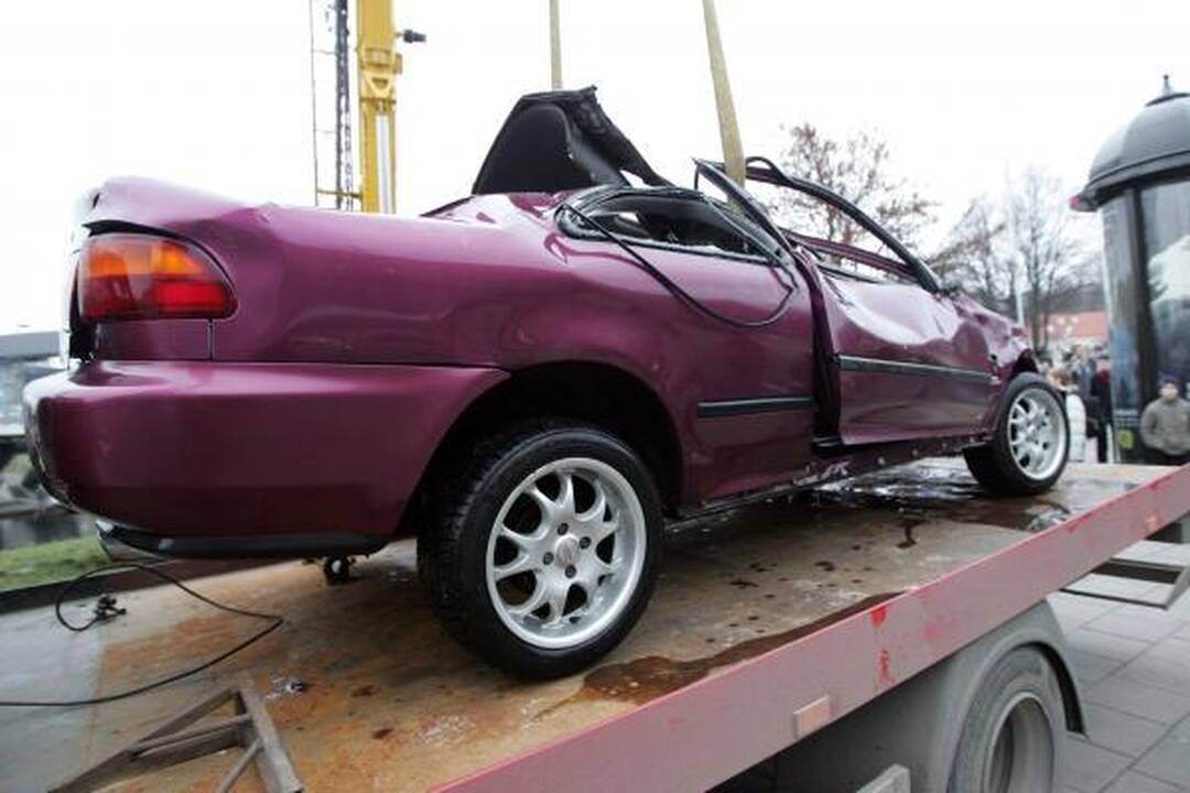 Į Nerį įlėkęs automobilis rastas po Mindaugo tiltu (papildyta)