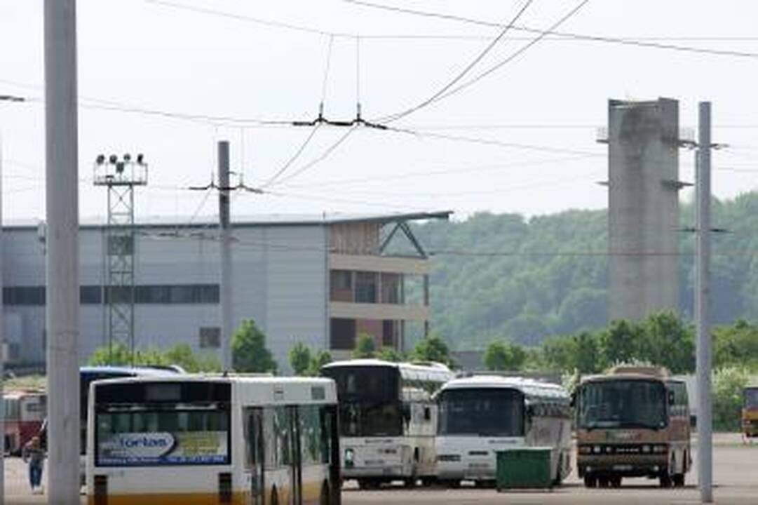 Kodėl "Kauno autobusų" parke išraizgyti troleibusų tinklai?