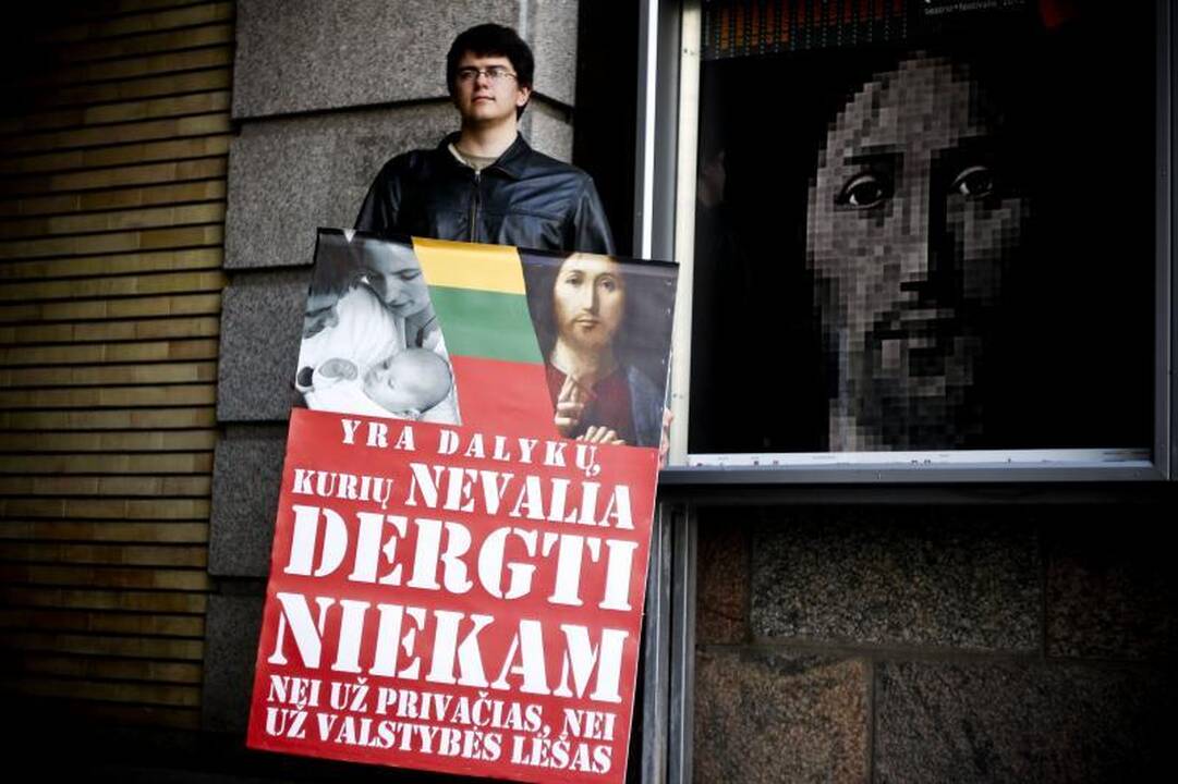 Protestuotojai: yra dalykų, kurių nevalia dergti niekam