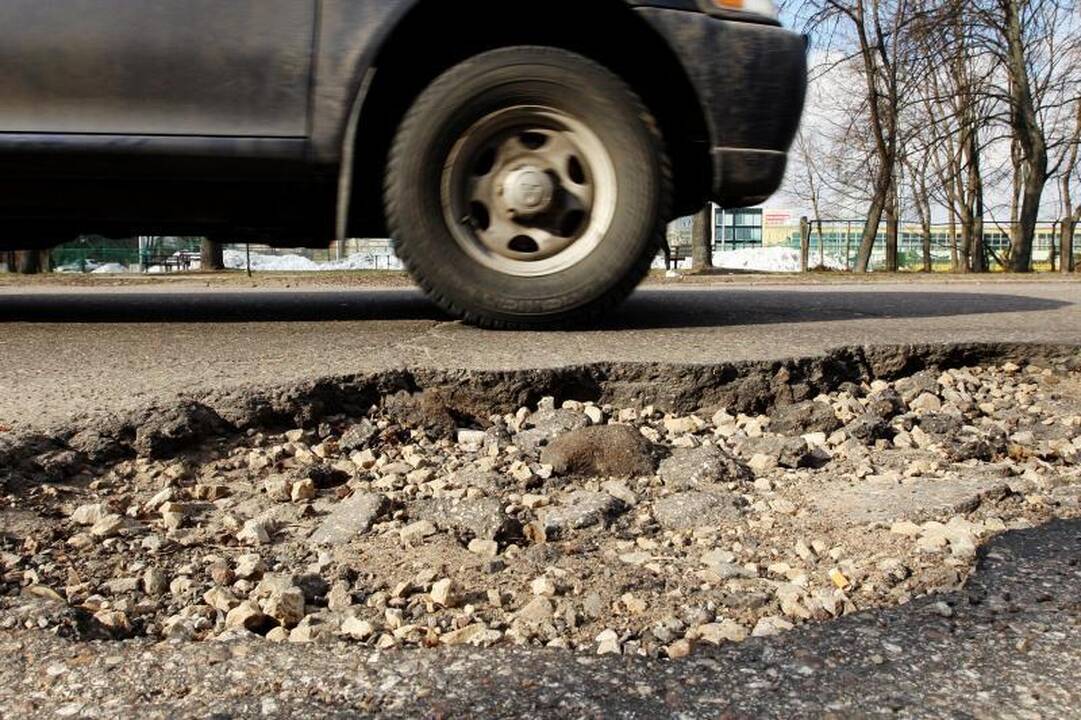 Padangos su nanopluoštu atstatys pažeistą kelio dangą