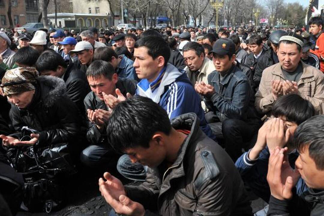 Kirgizijoje į prezidento postą kandidatuos dabartinis premjeras ir nacionalistų lyderis