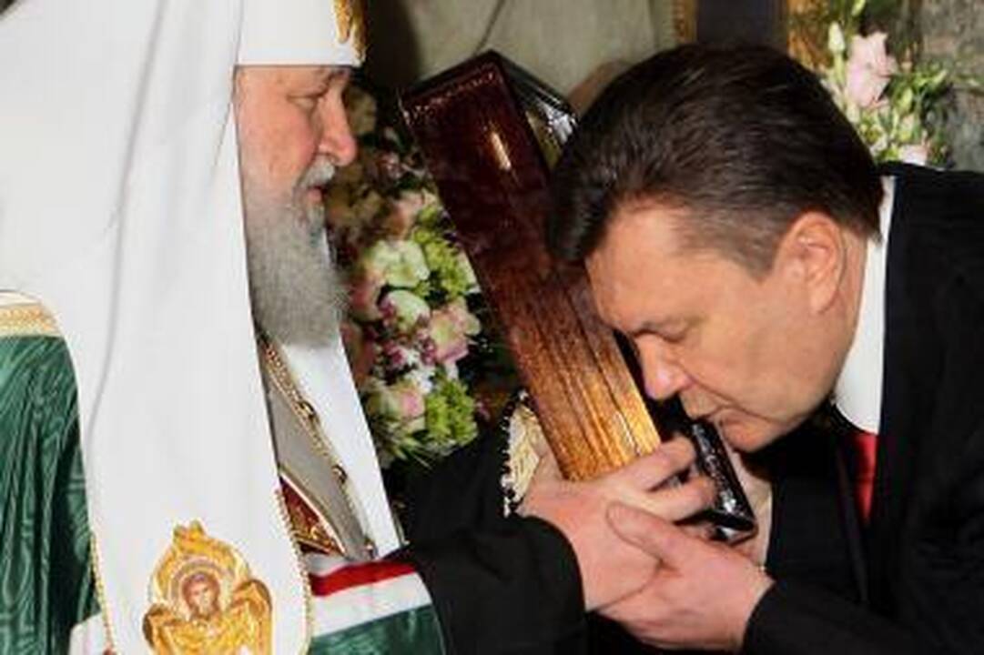 V.Janukovyčius prisaikdintas prezidentu, J.Tymošenko nesitraukia