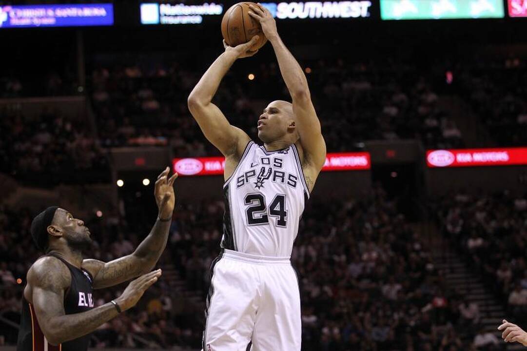 „Spurs“ ketina taupyti atleisdami R.Jeffersoną