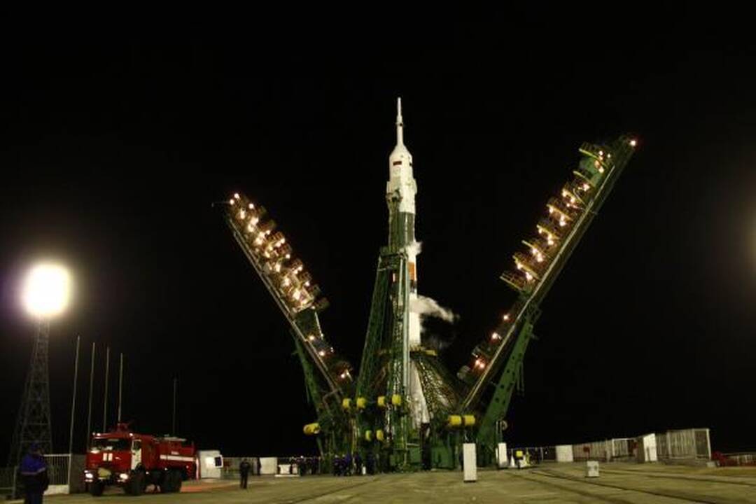 Rusijos raketa iškėlė į orbitą du kosmonautus ir vieną JAV astronautą