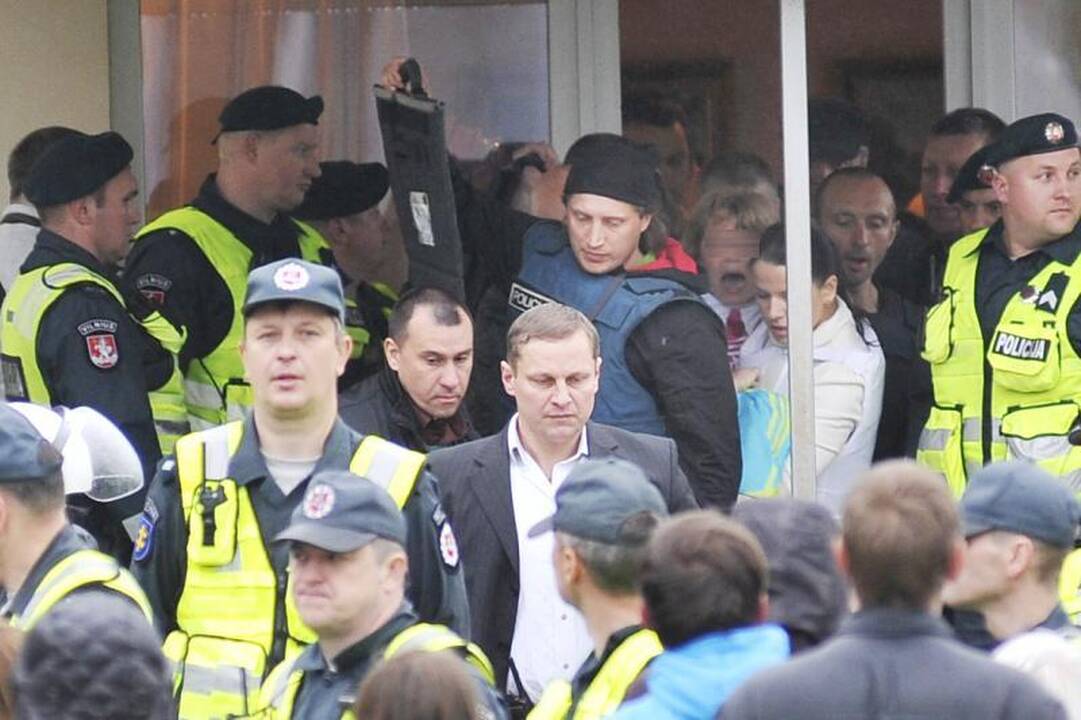 Teismas: perduodant dukrą L. Stankūnaitei prievarta nenaudota