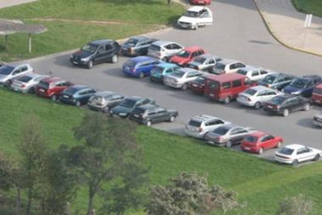 Gaisre liepsnojo trys automobiliai