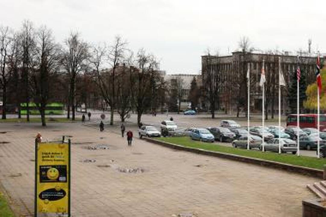 Automobilių stovėjimo aikštelės Vienybės aikštėje nebus