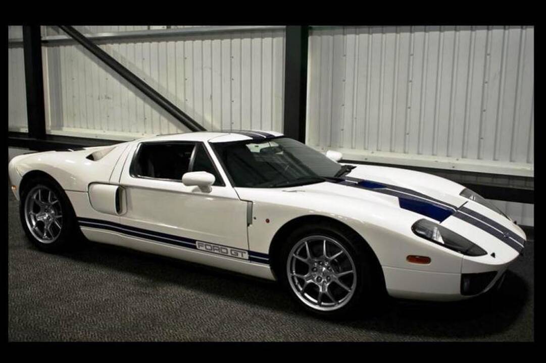 Kiek pinigų Jensonas Buttonas nori už savo „Ford GT“? (foto)