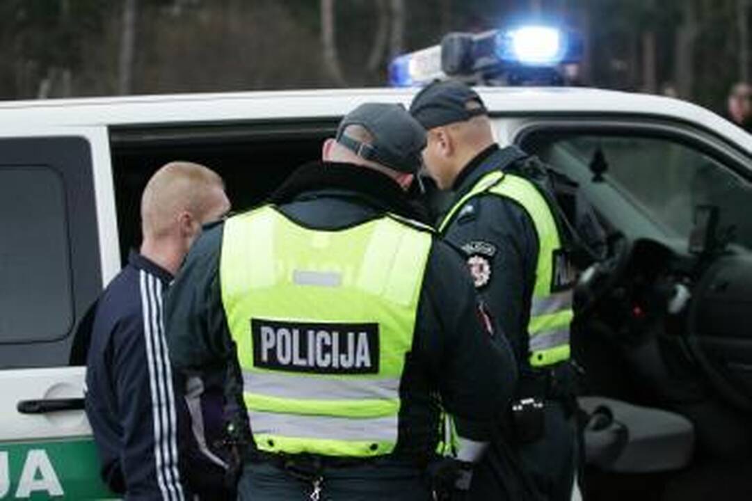 Latviai iš estų pavogė „Honda“ ir buvo sulaikyti Kaune