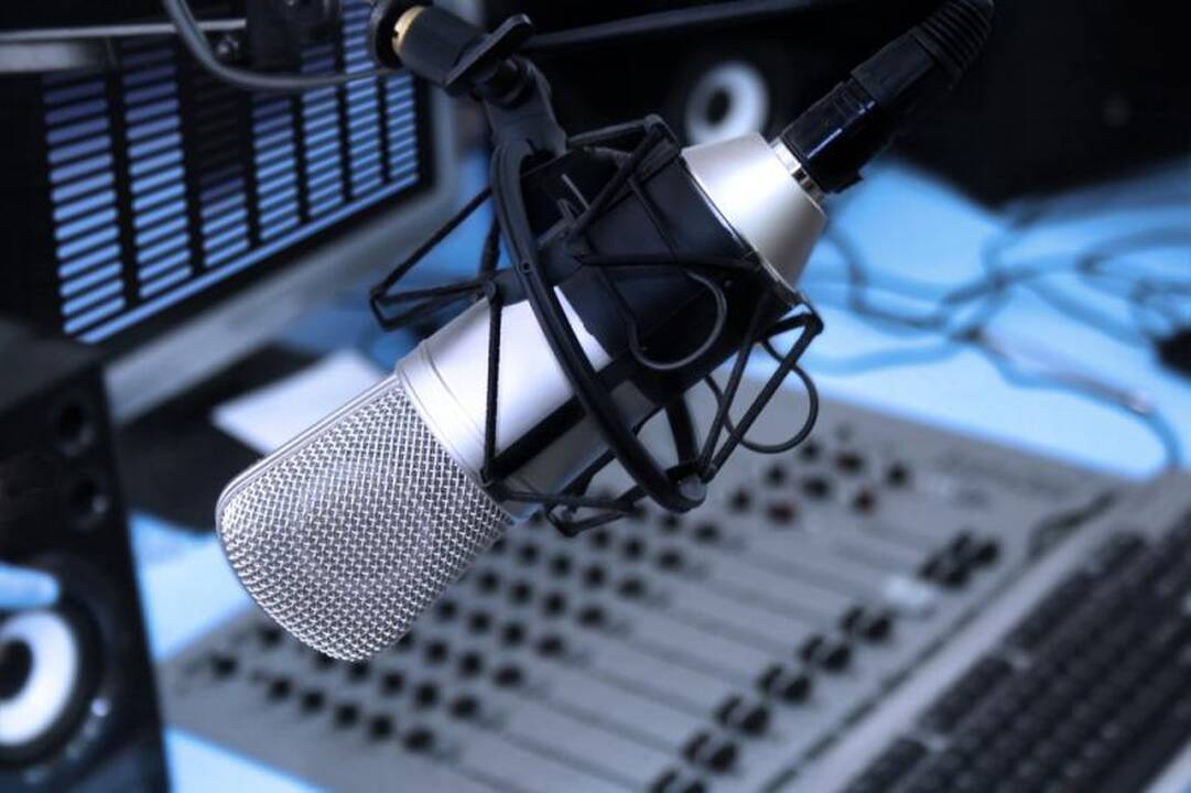 Australų radijo laidų vedėjai ašarodami atsiprašė slaugytojos šeimos