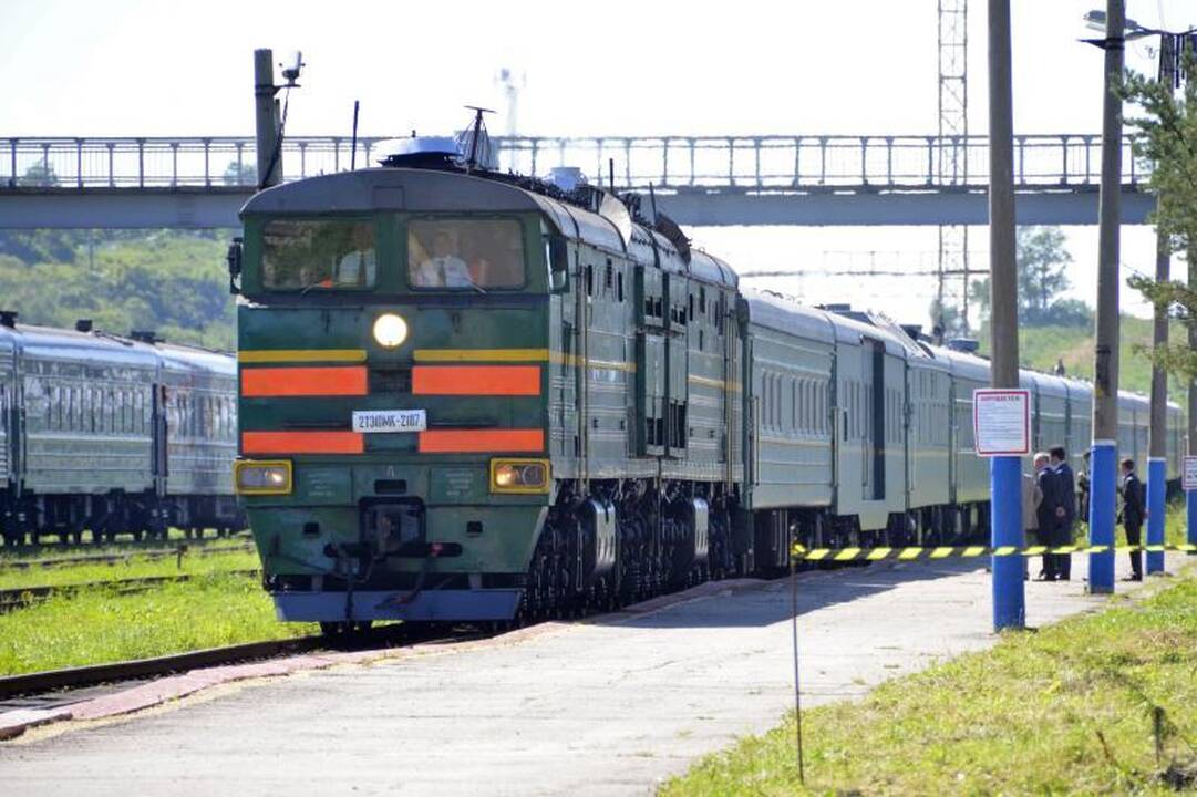 Latvijoje nuo bėgių nuslydo 17 cisternų ir vagonų