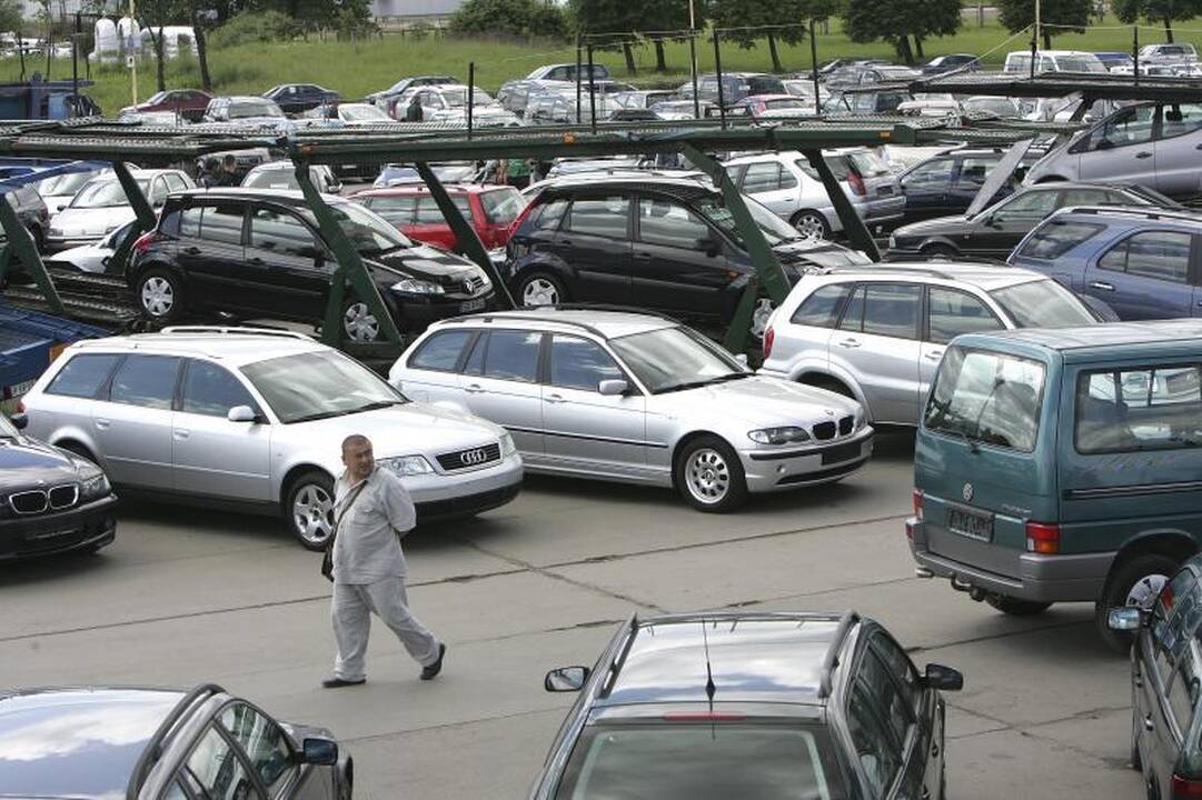Automobilių pardavėjai nuslėpė milijonines mokesčių sumas