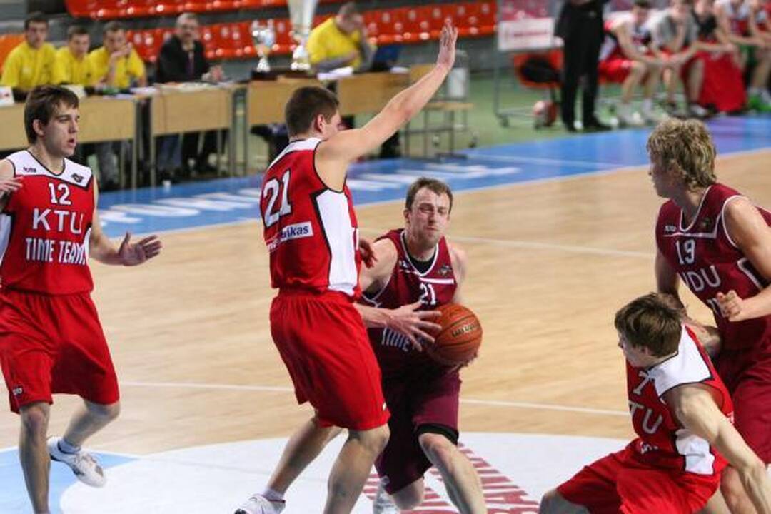 VDU krepšininkai apgynė LSKL čempionų vardus