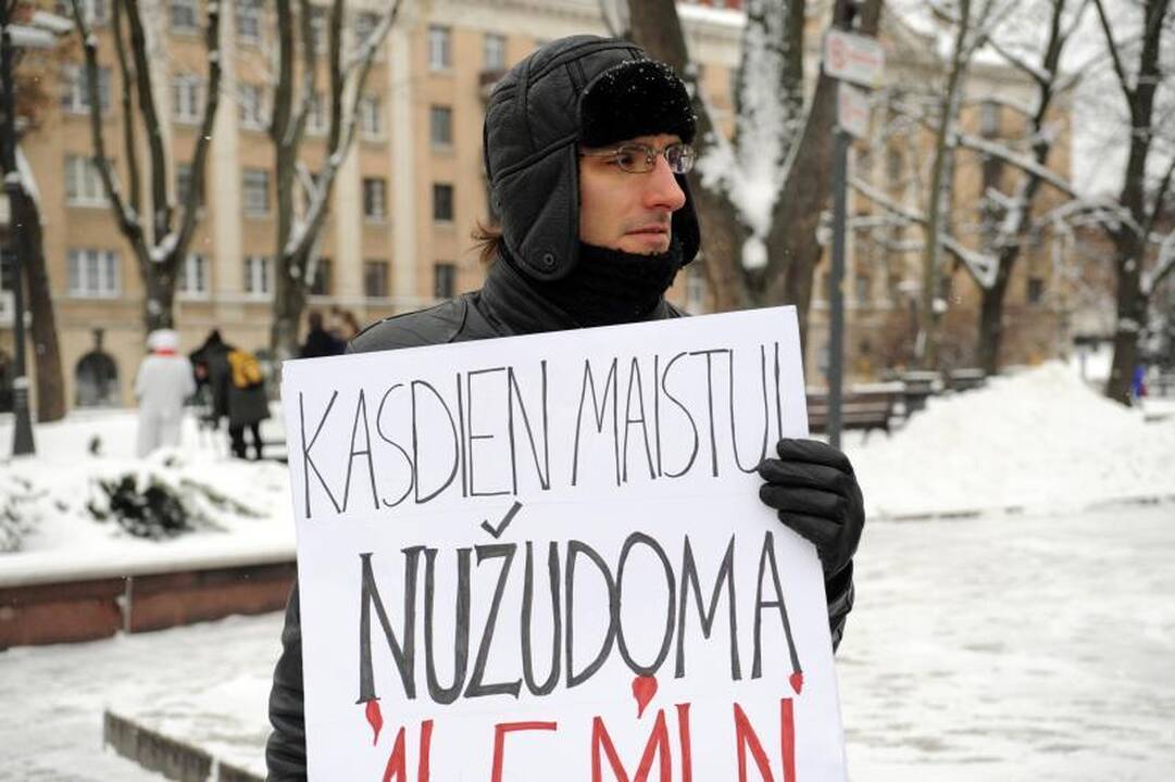 Gyvūnų teisių gynėjų renginyje - netikėtas akibrokštas su kirviu