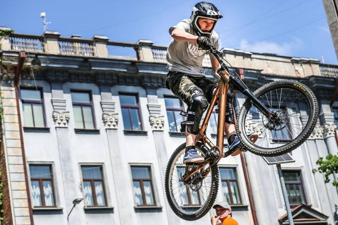 Vienybės  aikštėje šėlo   ekstremalai   