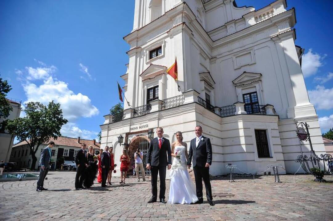 Velniškąjį penktadienį jaunavedžiai juokėsi iš prietarų
